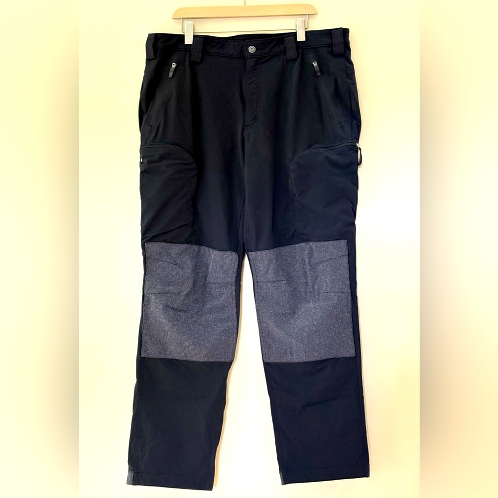 Duluth Trading Co Black and Gray Cargo Pants Durable Workwear